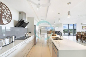 ZEN LUXURY: 2-Story 4-BR Penthouse in Darwin City with Mindal Markets & Harbour Views, Darwin
